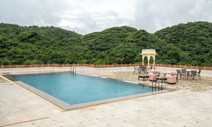 Bedla Hotel | Traavista Surya Mahal Resort & Spa