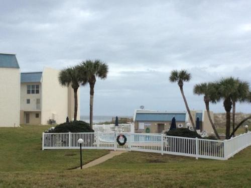 Crescent Beach Apartment | Tradewinds 151 condo