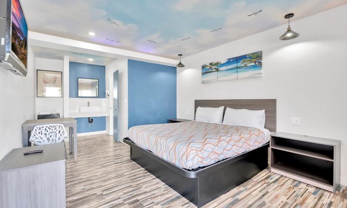 Harbor Hotel | Tradewinds Motel