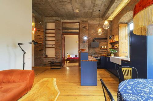 Sololaki Apartment | Traditional 2BR Sololaki Apt - By Wehost