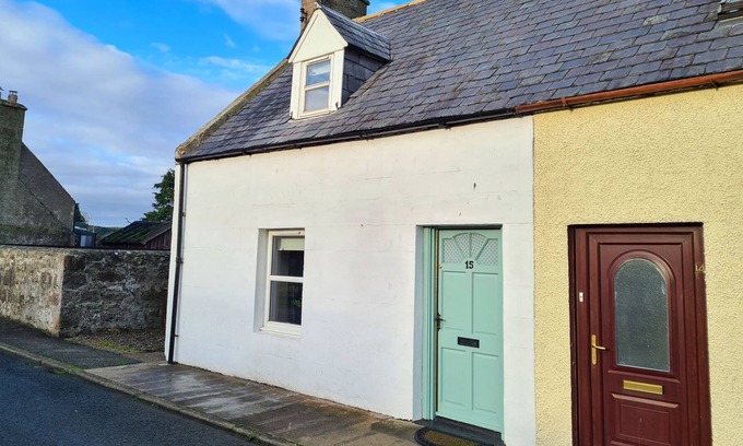 Dornoch Cottage | Traditional Cottage near Embo Beach