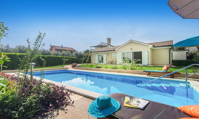 Vrsar Villa | traditional house with nice view close to the beach