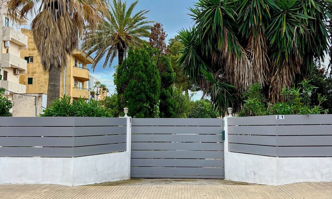 Cala Bona House | Traditional Mallorcan house 70 meters from the beach!