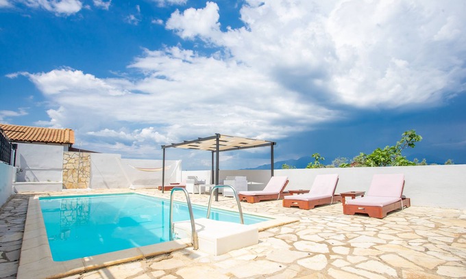 Katomerion Villa | TRADITIONAL STONE BUILT VILLAS DIMITRIS MEGANISSI