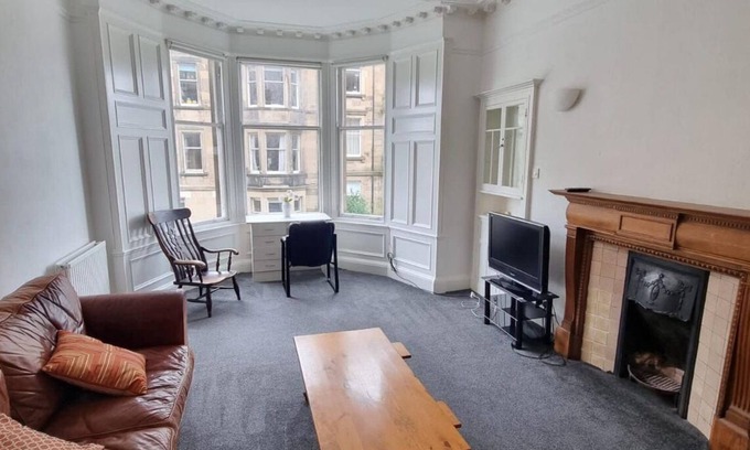 Bruntsfield Apartment | Traditional Victorian Edinburgh Flat Central Location, Bright and Airy
