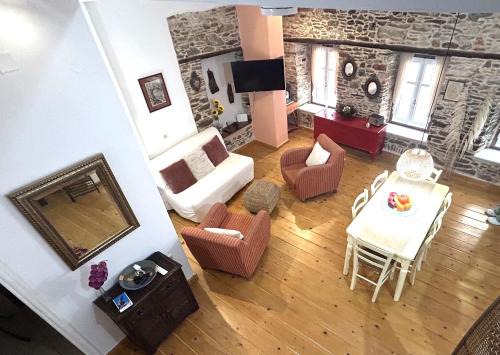 Ermoupoli Villa | Traditional wood and stone Villa