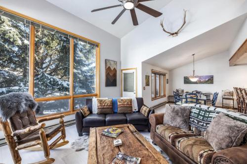 Edwards House | Trail Ridge Retreat - Sleeps 8