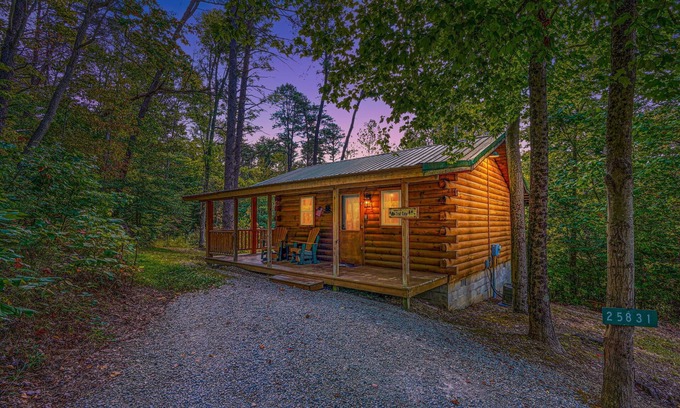 South Bloomingville Cabin | Trail Ridge: Pet friendly + private couples cabin w/hot tub in Hocking Hills