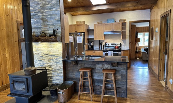 Wentworth-Nord Ski Chalet | Tralina Lakefront Cottage: Private Beach, Incredible views, 5 min to Store/SAQ