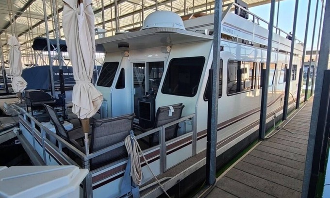 Lake Las Vegas Boat Rental | Tranquil 3-bedroom boat in Henderson with fitness room, AC, WiFi