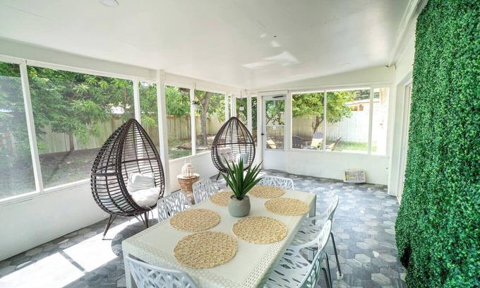 Meadowlawn House | Tranquil and Sunny 4BR Getaway Home