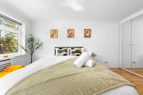 Bushey Apartment | Tranquil Escape In Hertfordshire, Free Parking, 2 Bed, 2 Bath, Sleeps 6
