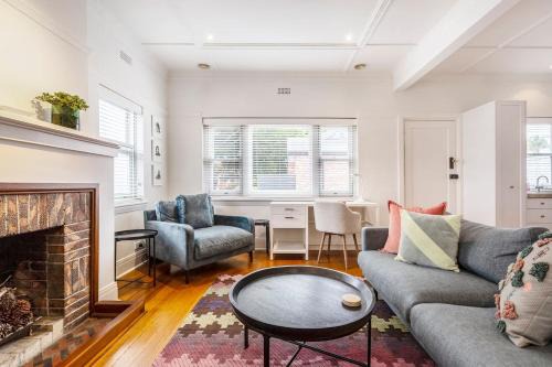 Prahran Apartment | Tranquil Inner-east Haven Moments from High Street