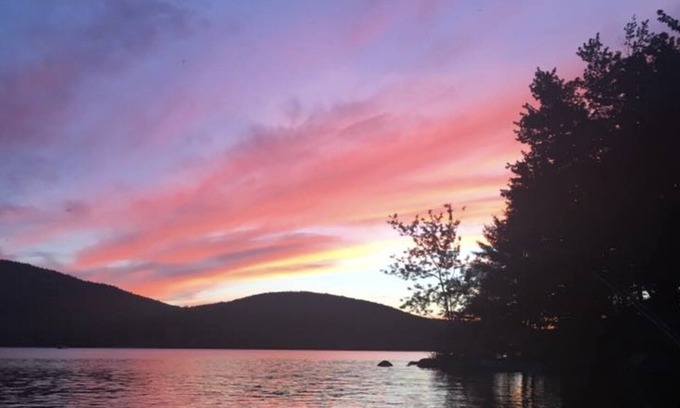 Laconia House | Tranquil Lake House