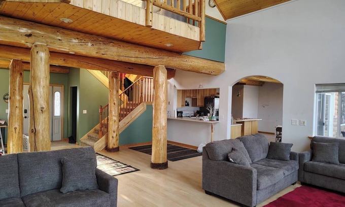 Kenai Cabin | Tranquil lodge with a million-dollar view in Kenai - 4 bedrooms available