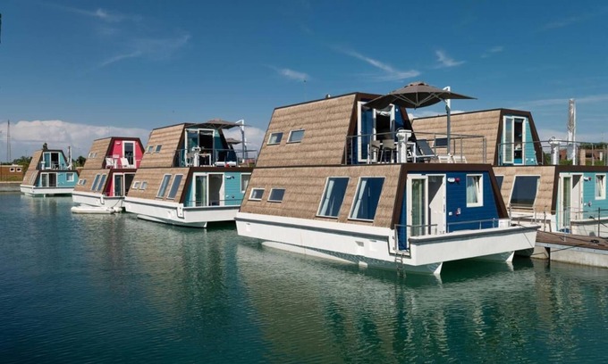 Lignano Sabbiadoro Boat Rental | Tranquil Marina Azzurra Resort House boat 2BR sleeps 6