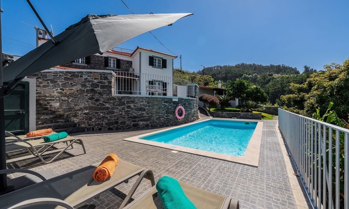 Arco da Calheta Villa | Tranquil stone villa in Calheta | Casa Florenças