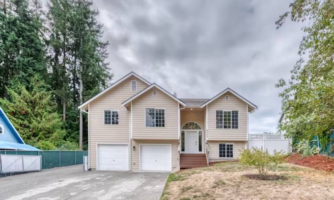 Bonney Lake House | Tranquil Urban Oasis in Bonney Lake