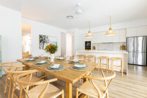 Mooloolaba House | Tranquil Whitehaven Retreat in Mooloolaba