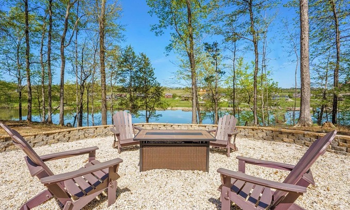 Sevierville Cabin | Tranquility Paradise - A relaxing lakeside retreat!