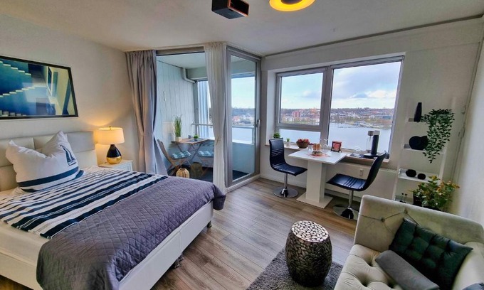 Schleswig Apartment | Traumblick! Mitten im Wasser, dem Himmel ganz nah!