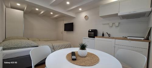 Aldingen Apartment | Traumhaft moderne Einzelzimmer mit Gemeinschaftsbad -WC in 78554 Aldingen