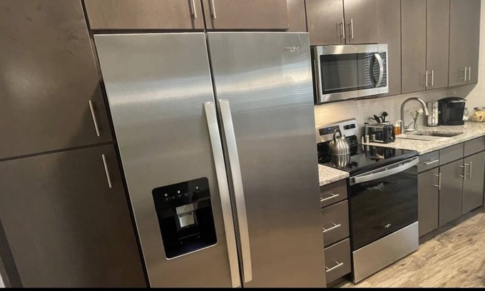 Deerwood Apartment | Travel Nurses Pool, Gym & More Mayo Clinic 6-min