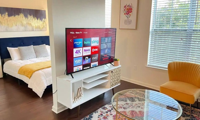 Madison Park Apartment | Travel Professionals Welcome - Located in South Park