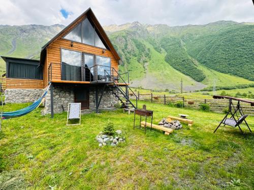 Stepantsminda Villa | Traveler's Cottages in Kazbegi