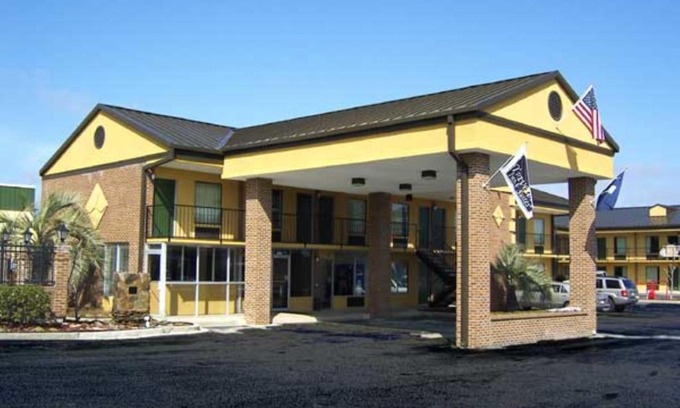Sumter Hotel | Travelers Inn & Suites