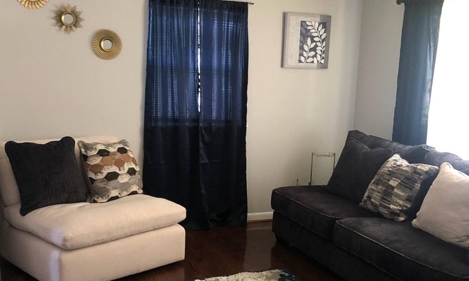 Roanoke House | Traveling? Nurse? Doctor? Bring the family and enjoy your Home Away/ Staycay!