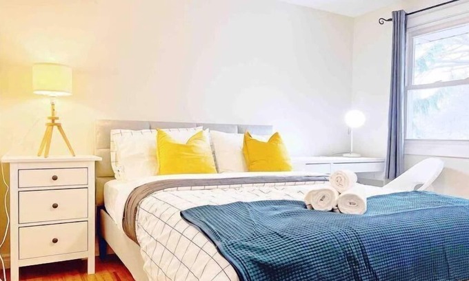 London House | Traveller Awards 2023-Private house close to UWO Easy Downtown Access