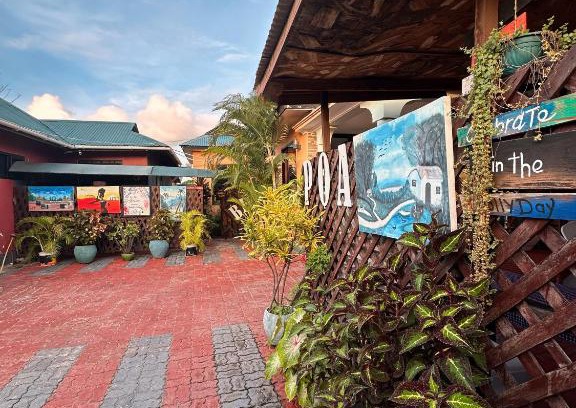 Dar es Salaam Bed & Breakfast | Travellers Home (Kifumbu)