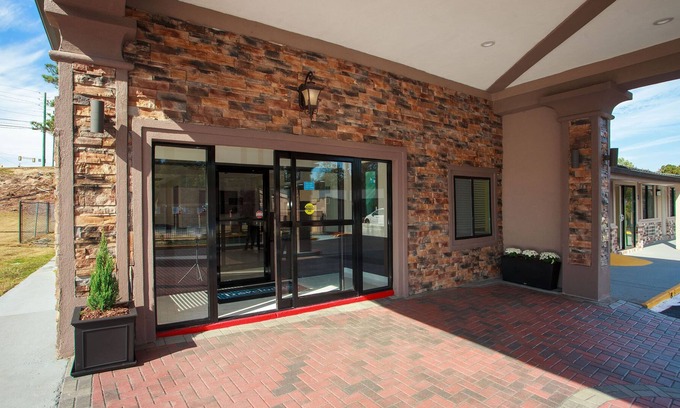Macon Hotel | Travelodge by Wyndham Macon West