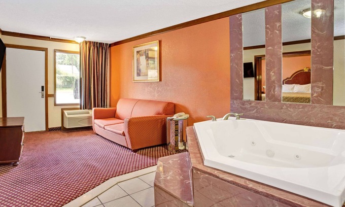 Sellersburg Hotel | Travelodge by Wyndham Sellersburg/Louisville North