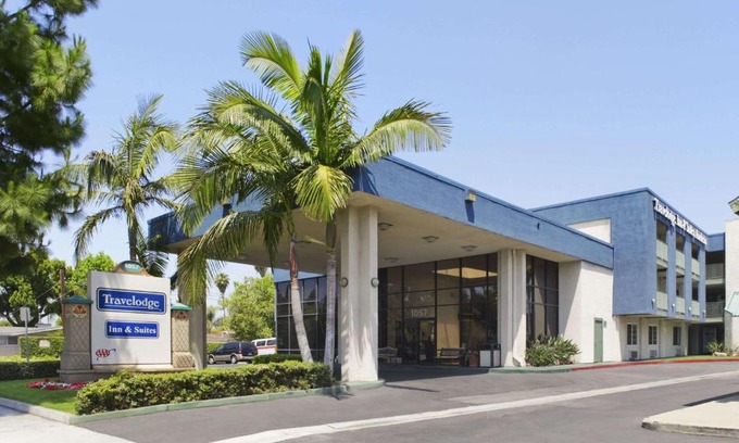 Anaheim Resort Hotel | Travelodge Inn & Suites by Wyndham Anaheim on Disneyland Dr