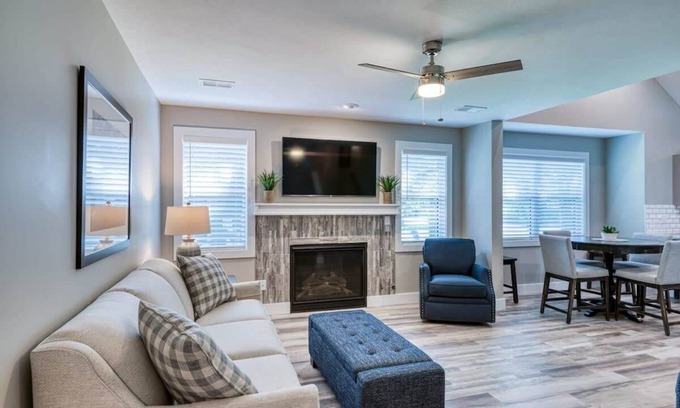 Greilickville Condo | Traverse City's West Bay Getaway - Dog Friendly!