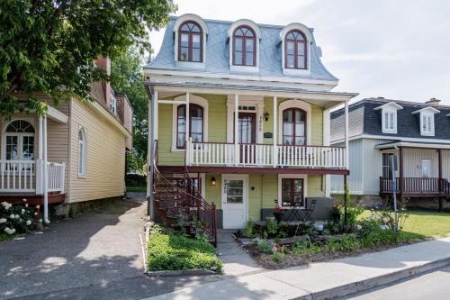 Desjardins Apartment | Traversier Gratuit- Aux Trois Filles