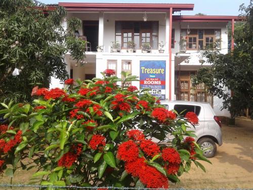 Anuradhapura Hotel | Treasure House Tourist Rest