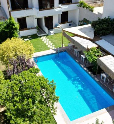 Kato Stalos Apartment | Tree of Life Art Hotel
