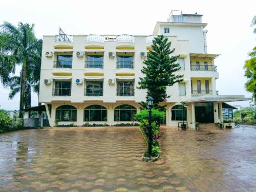 Lonavala Hotel | Treebo Reveniir Resort with Pool