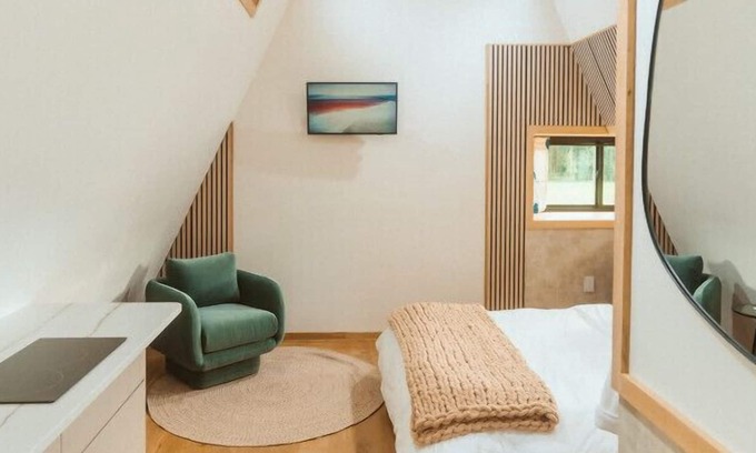 Sodus Cabin | Treehouse 4 · Wander INN Treehouse & spa with private hot tub