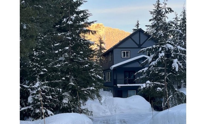 Snoqualmie Pass House | TreeHouse at Summit Snoqualmie Ski & Bike Resort
