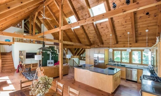 North Egremont House | TreeHouse: Berkshires chalet in sun-dappled forest