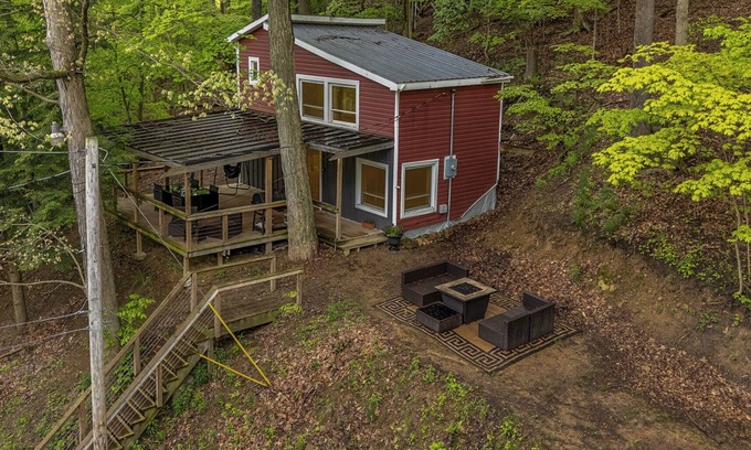 Perrysville Cottage | Treehouse Vibes in the heart of the Mohican Forest