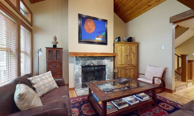Blackcomb Ski Chalet | TREELINE 30 | Secular 4BR Ski Chalet | Free Parking & Free Shuttle To Lifts