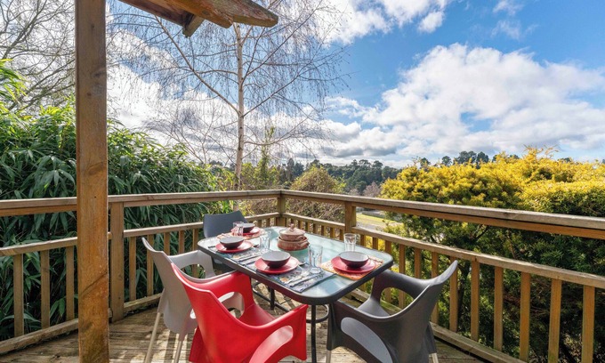 Taupo Cottage | Treetop Hideaway - Taupo Holiday Home