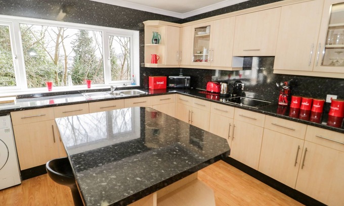 Rhos on Sea Cottage | Treetops