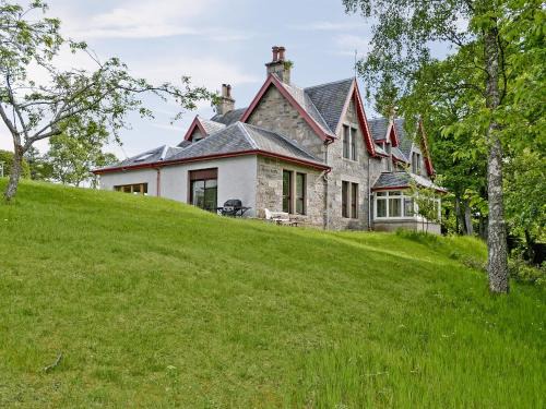 Newtonmore House | Treetops