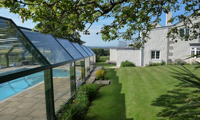 Helston Bed & Breakfast | Tregaddra Farmhouse B&B